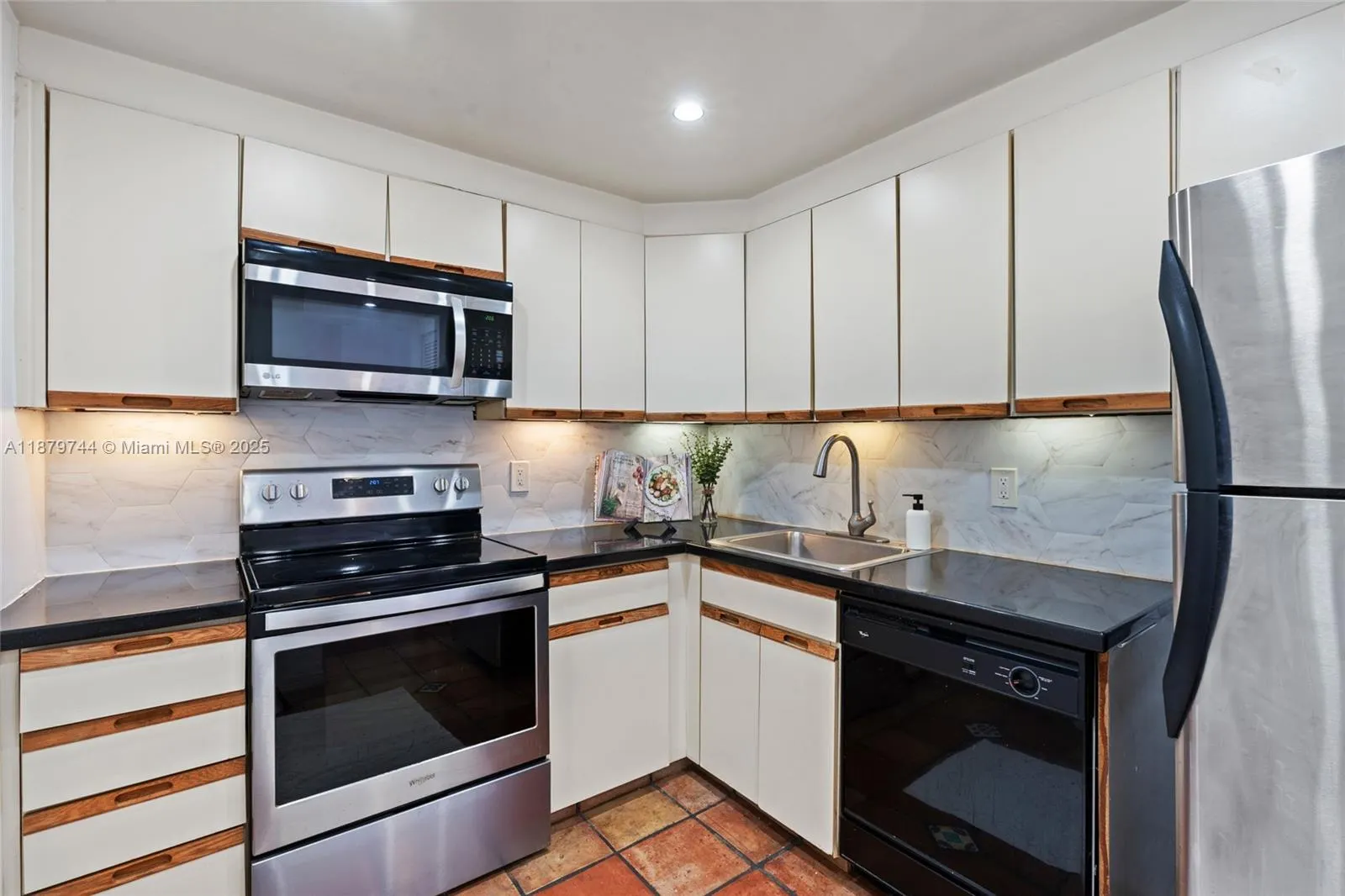 800 West Ave, #831