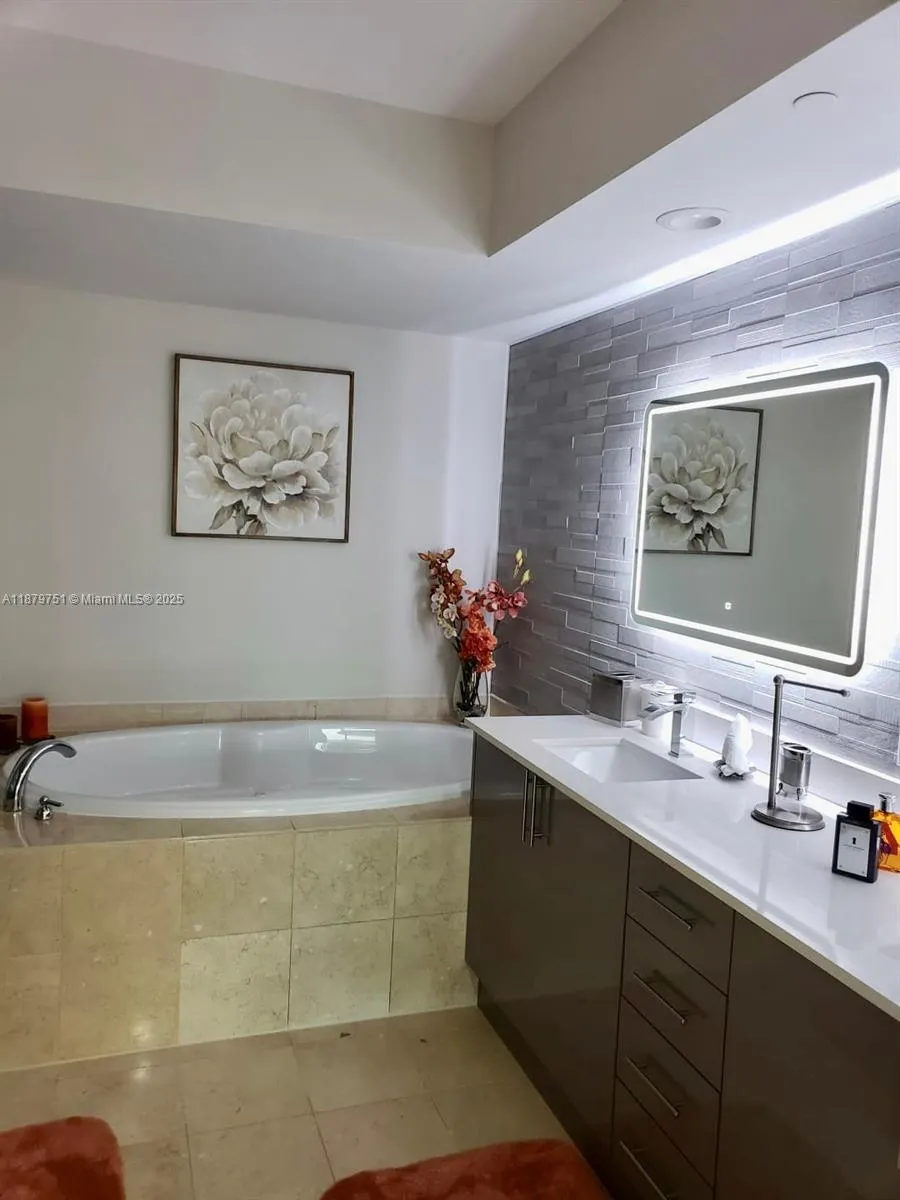 1830 S OCEAN DR, #3910