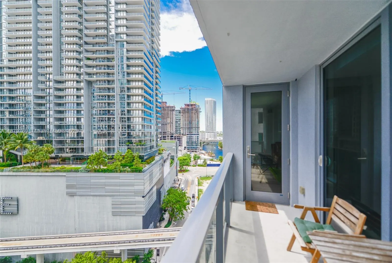 31 SE 6th St, #1807