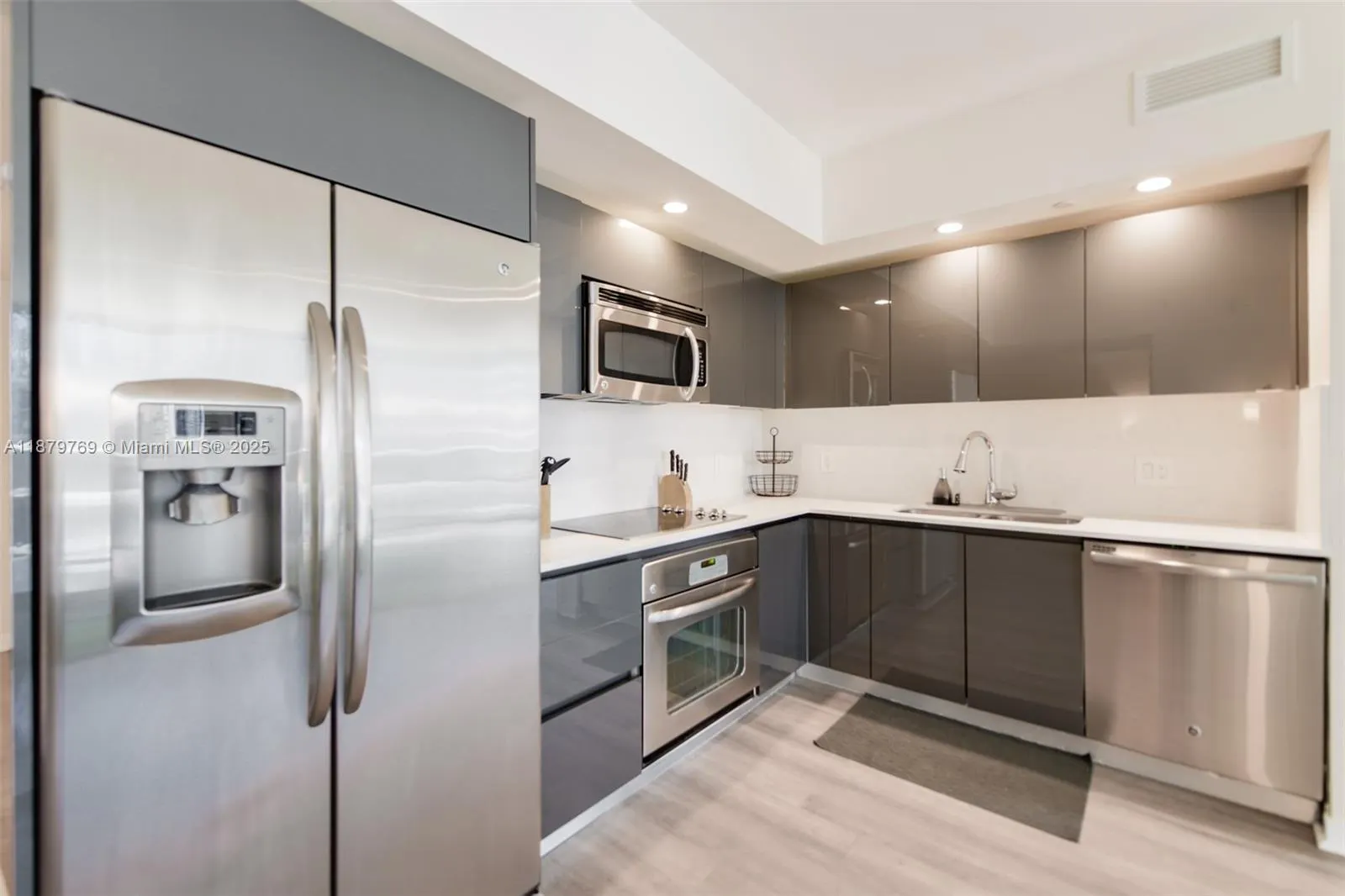 31 SE 6th St, #1807