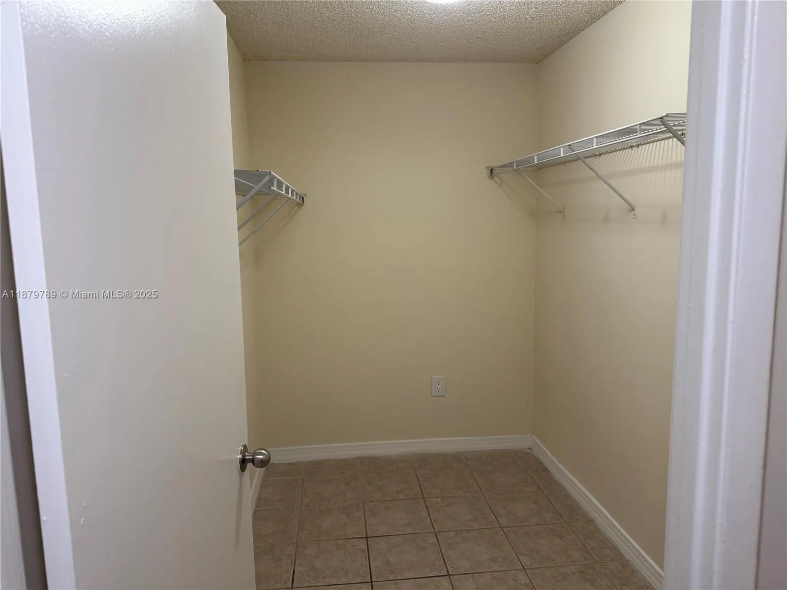 915 NW 1st Ave, #LTH112