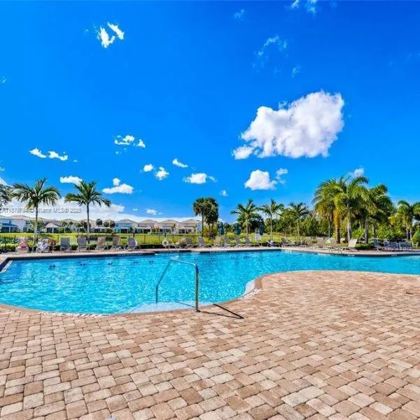1422 Silk Oak Dr