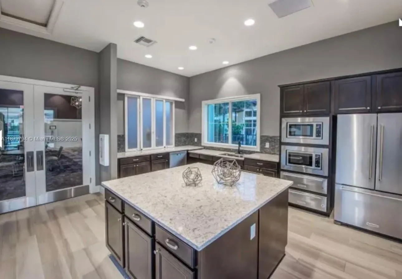 1422 Silk Oak Dr
