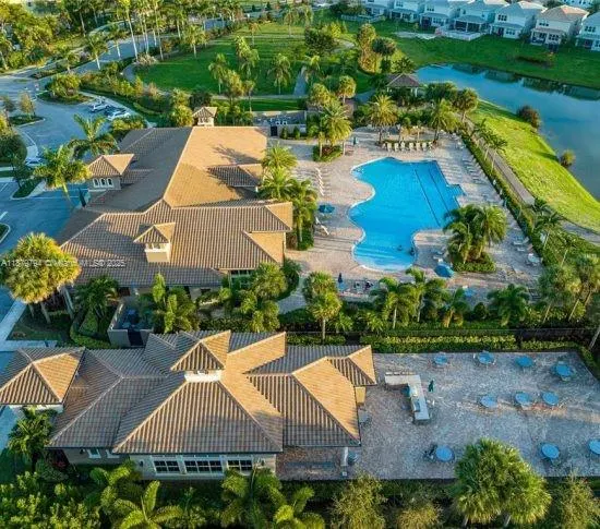 1422 Silk Oak Dr