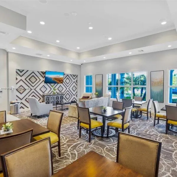 1422 Silk Oak Dr