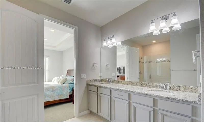 1422 Silk Oak Dr