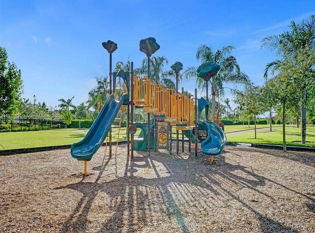 1422 Silk Oak Dr