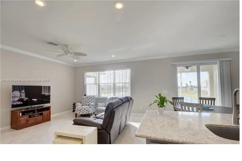 1422 Silk Oak Dr