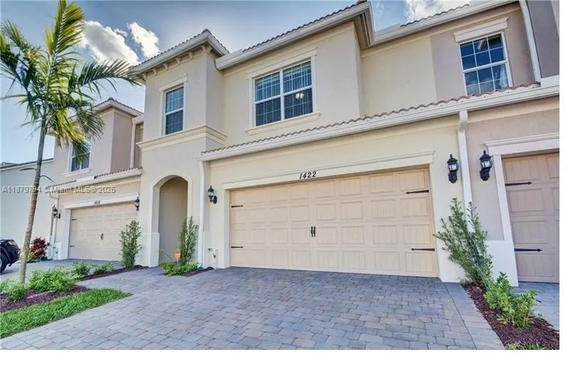 1422 Silk Oak Dr