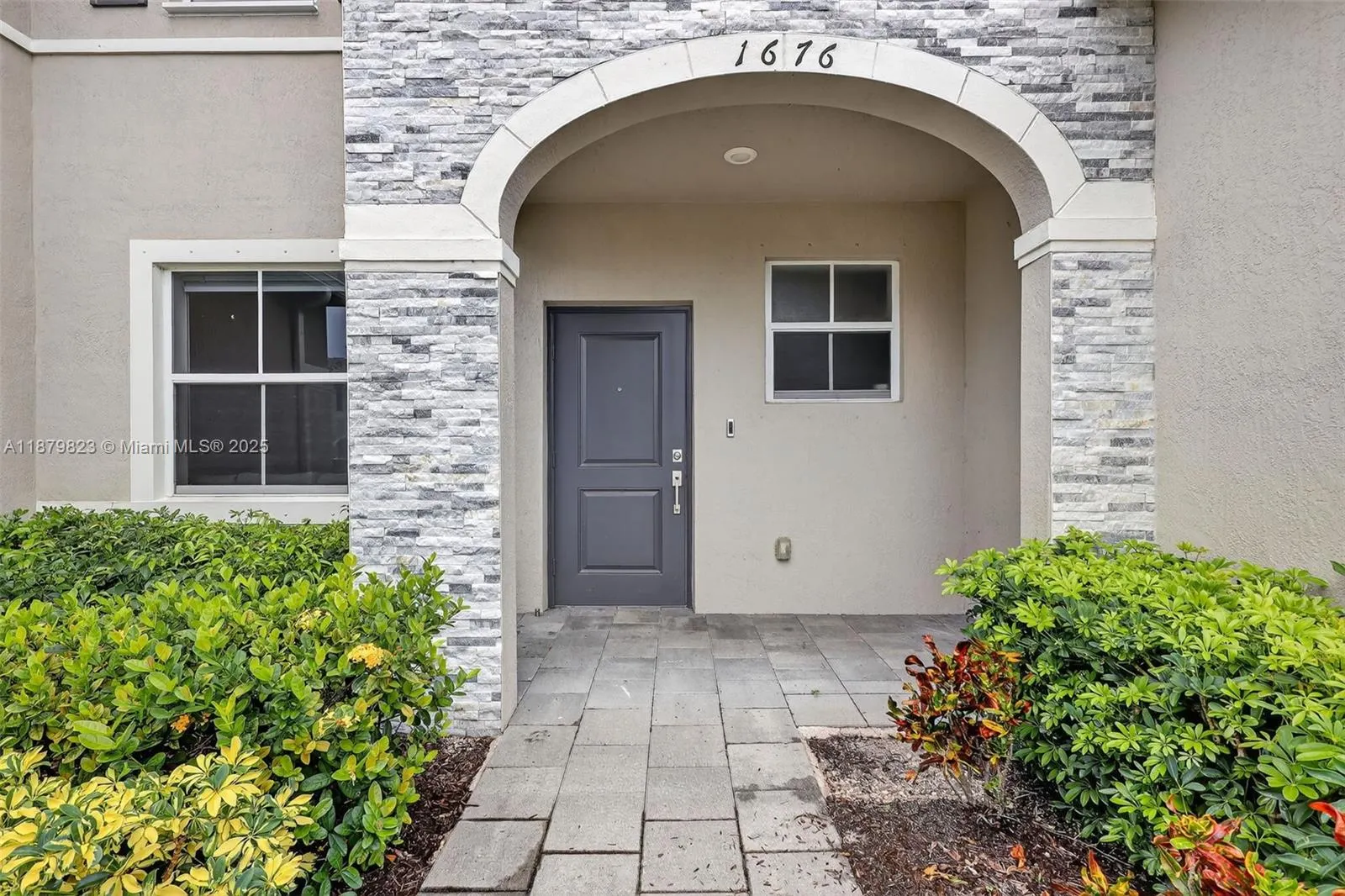 1676 SE 26th Ter