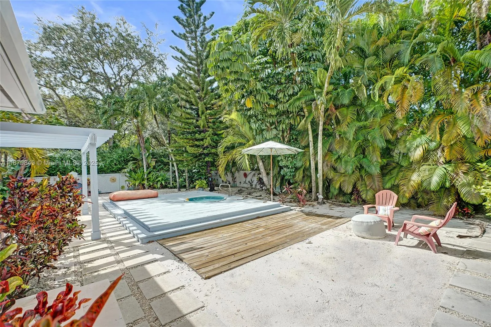 911 Mariana Ave