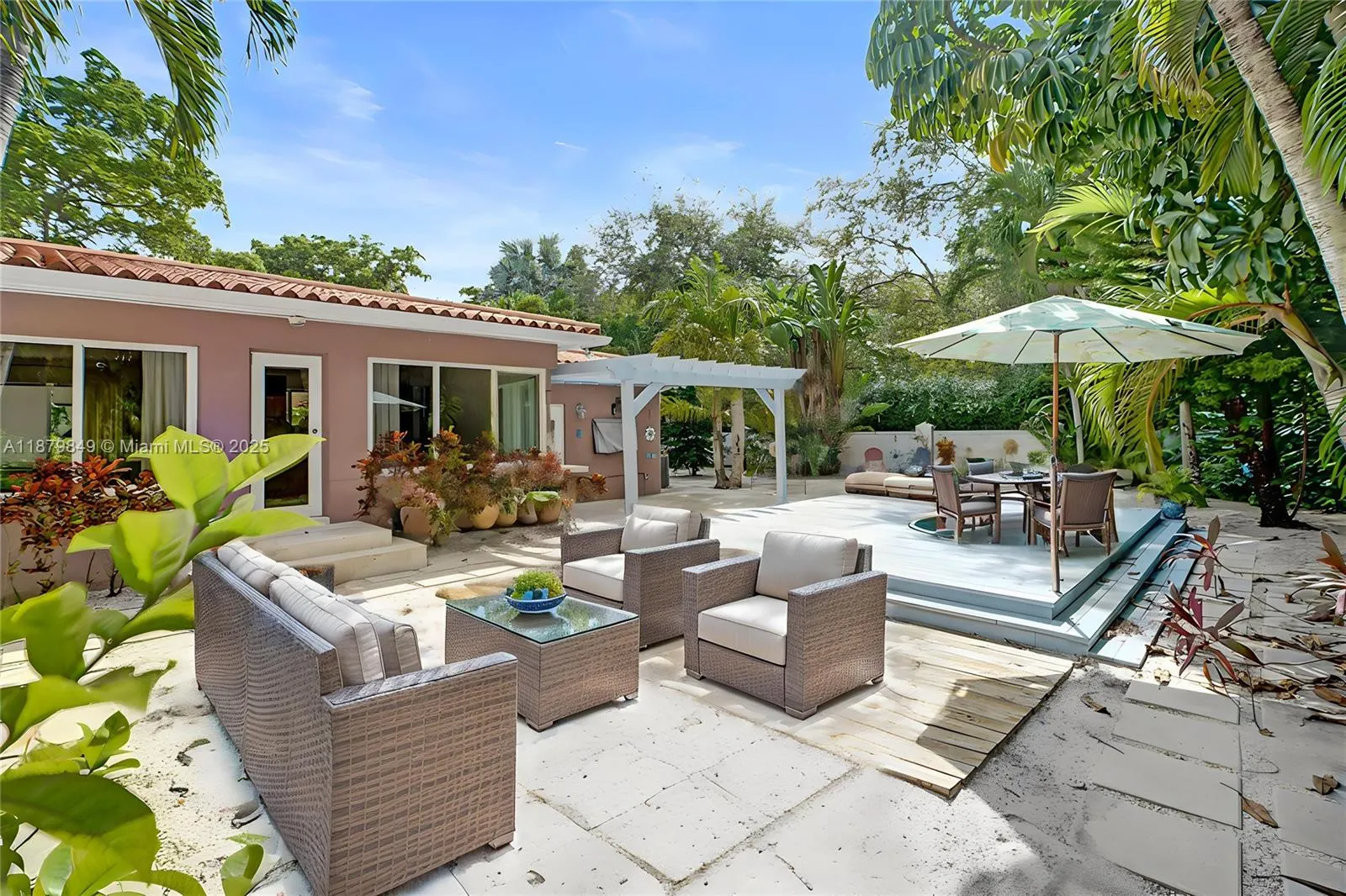 911 Mariana Ave