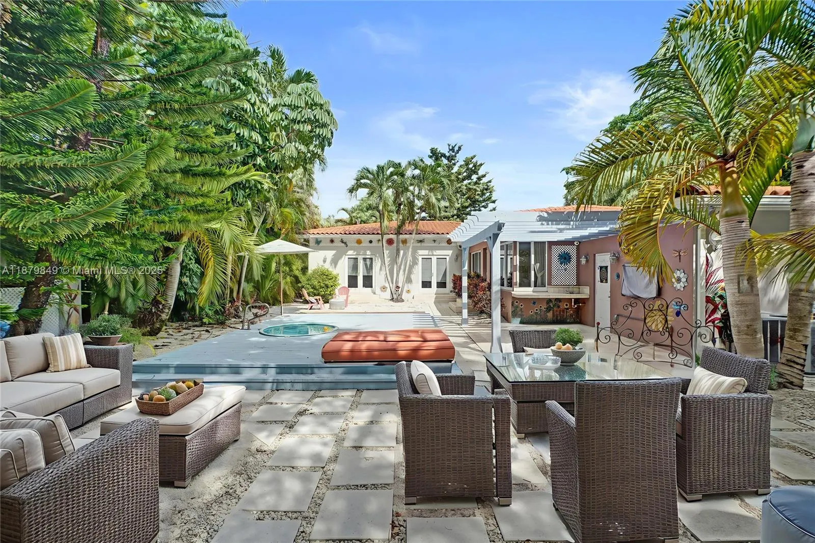 911 Mariana Ave