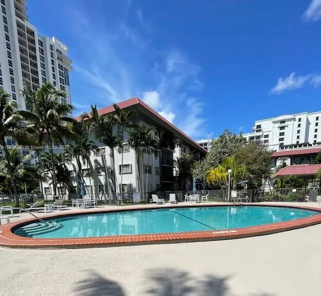8107 SW 72nd Ave, #423E