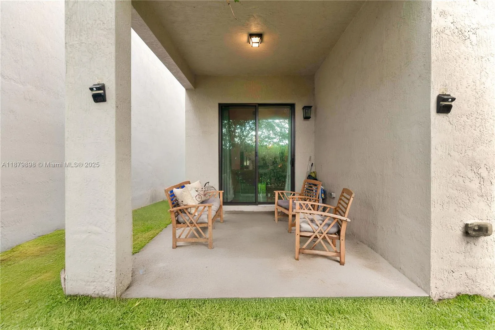 3374 NW 5th St