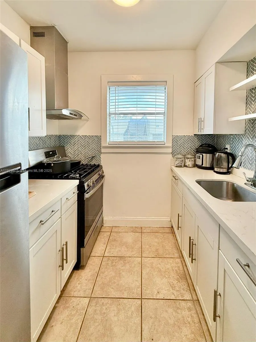 900 Jefferson Ave, #10
