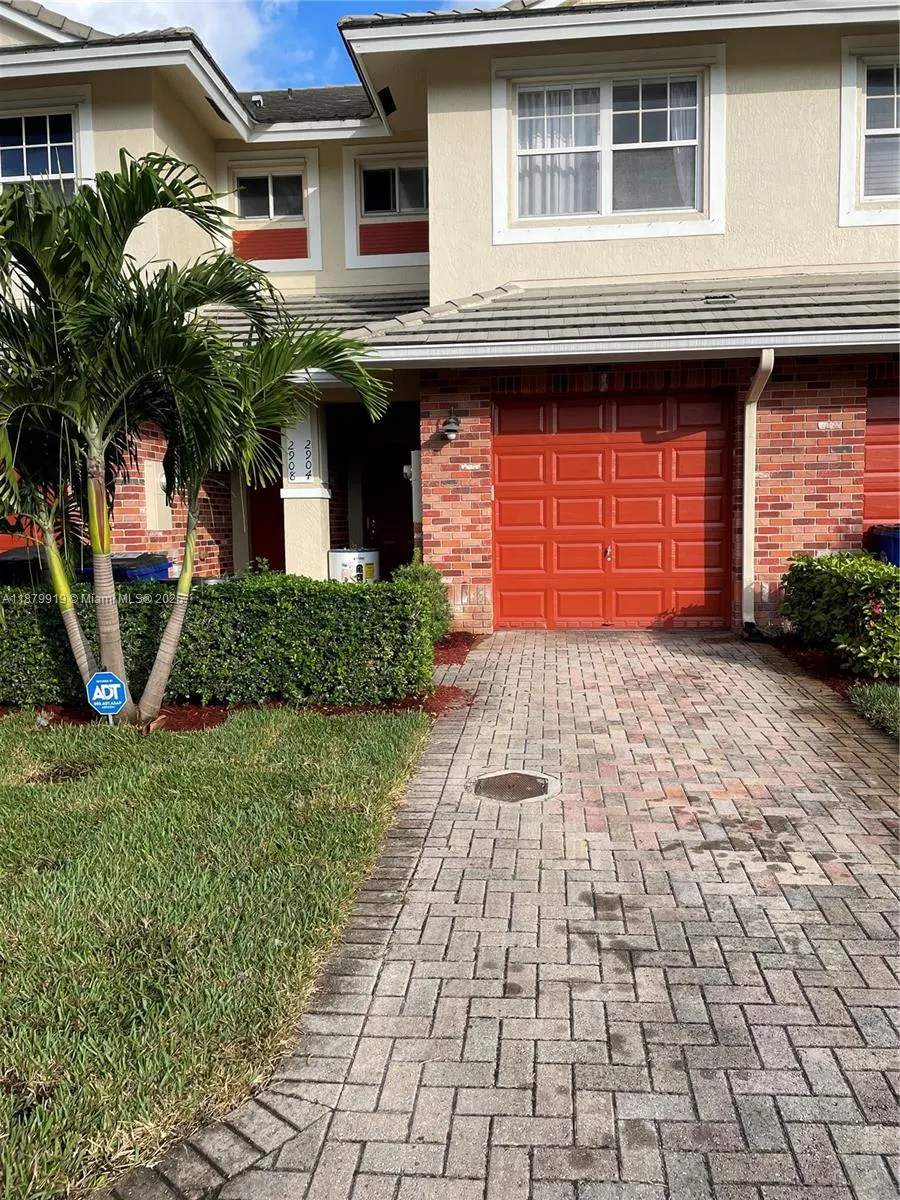 2904 NW 33rd Ter
