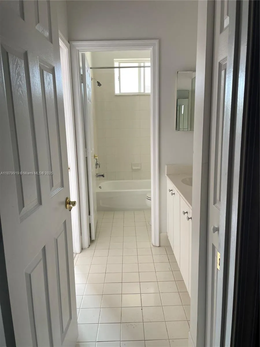 2904 NW 33rd Ter