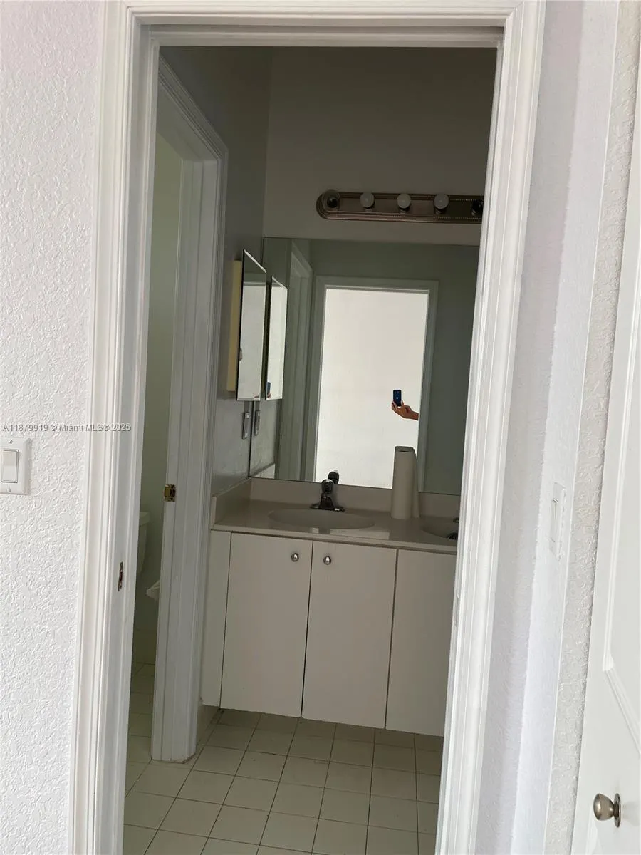 2904 NW 33rd Ter