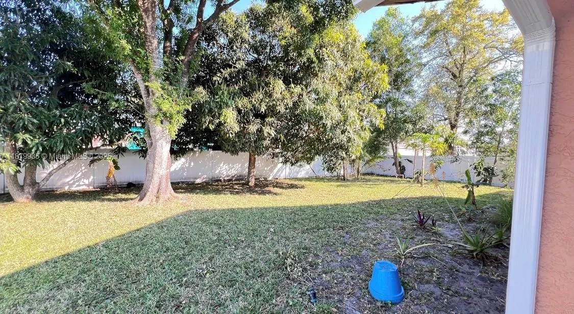 1925 SE Floresta Dr