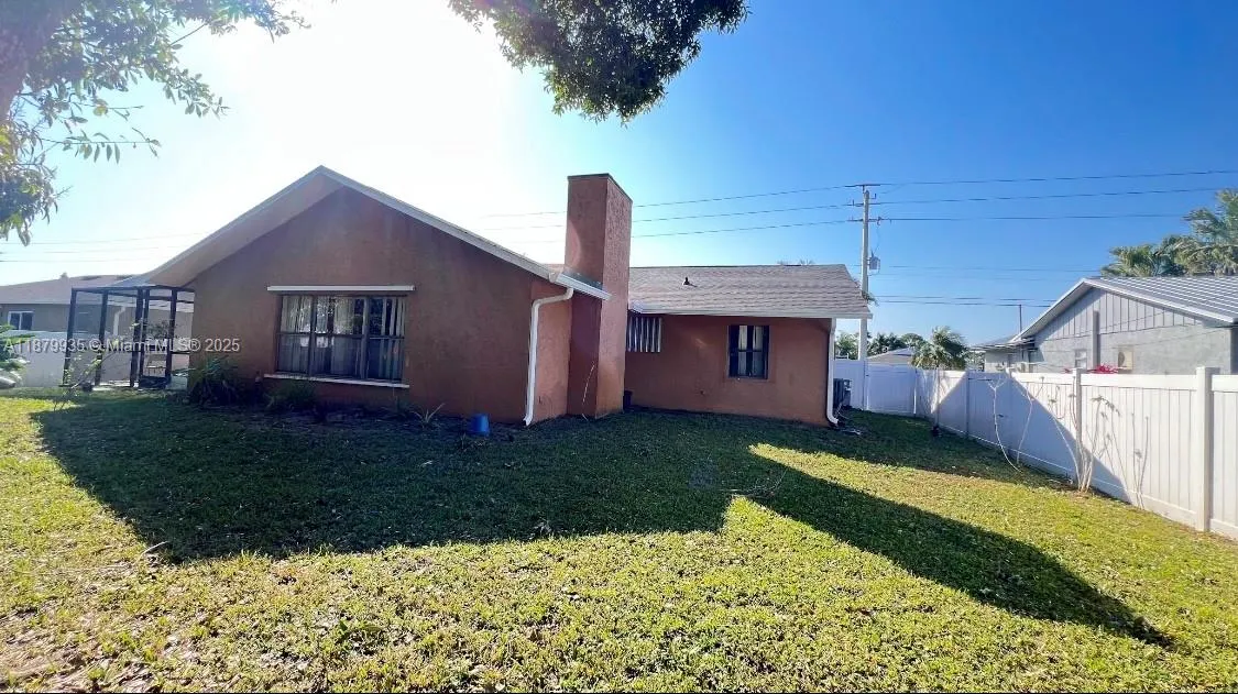 1925 SE Floresta Dr