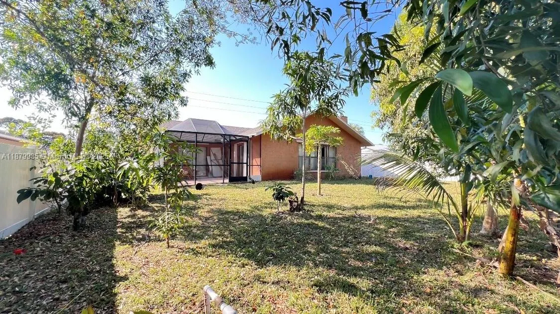 1925 SE Floresta Dr