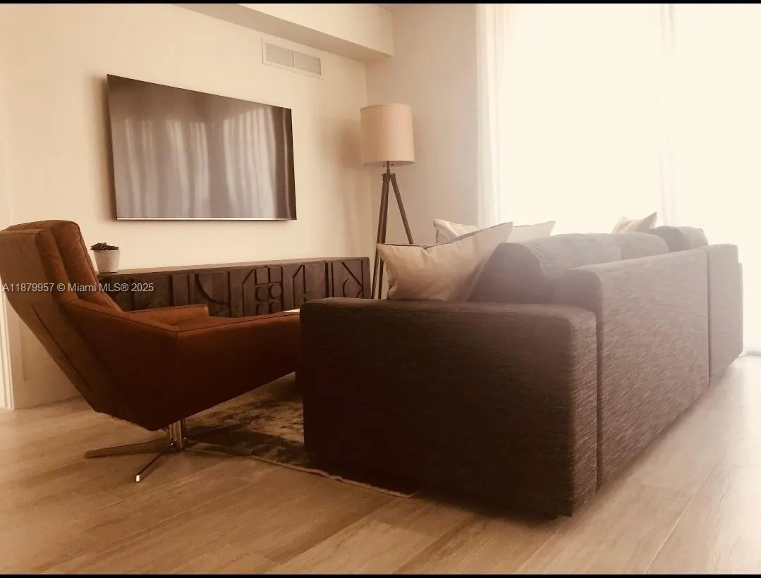 121 NE 34th St, #1809