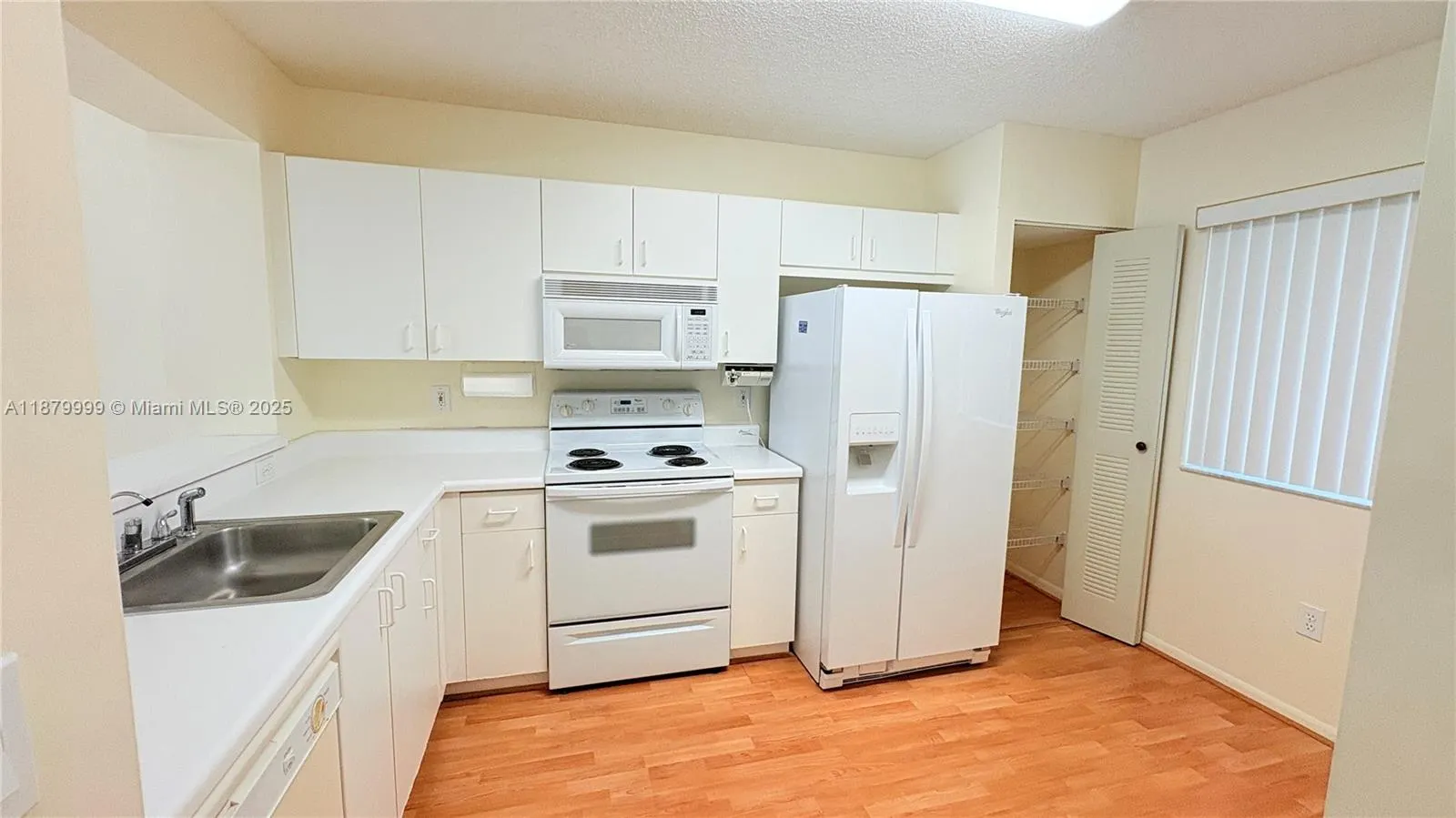 9560 Weldon Cir, #J208