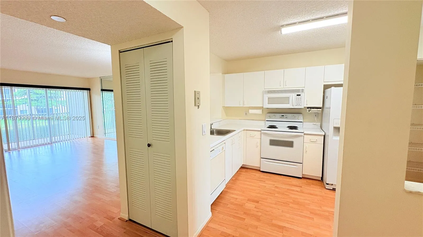 9560 Weldon Cir, #J208