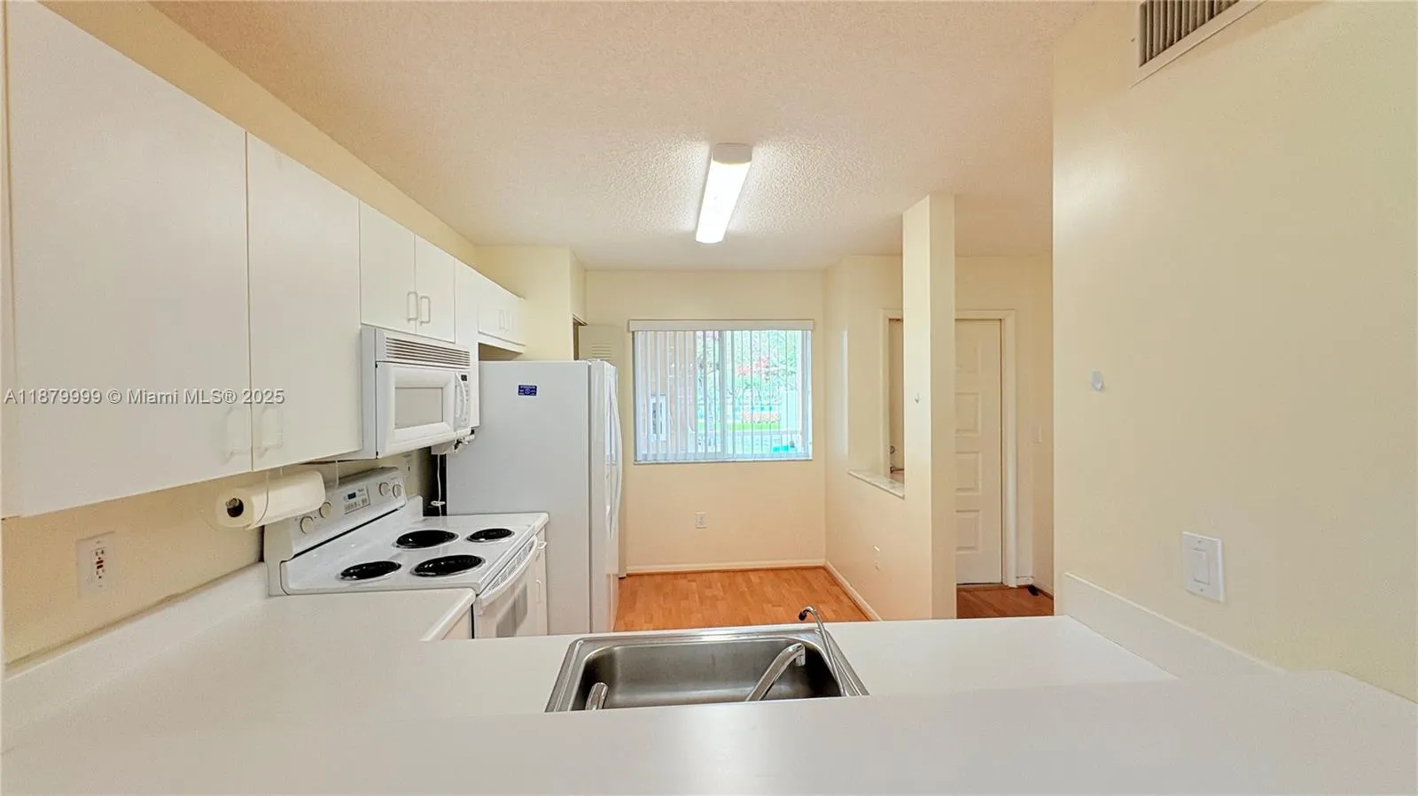 9560 Weldon Cir, #J208