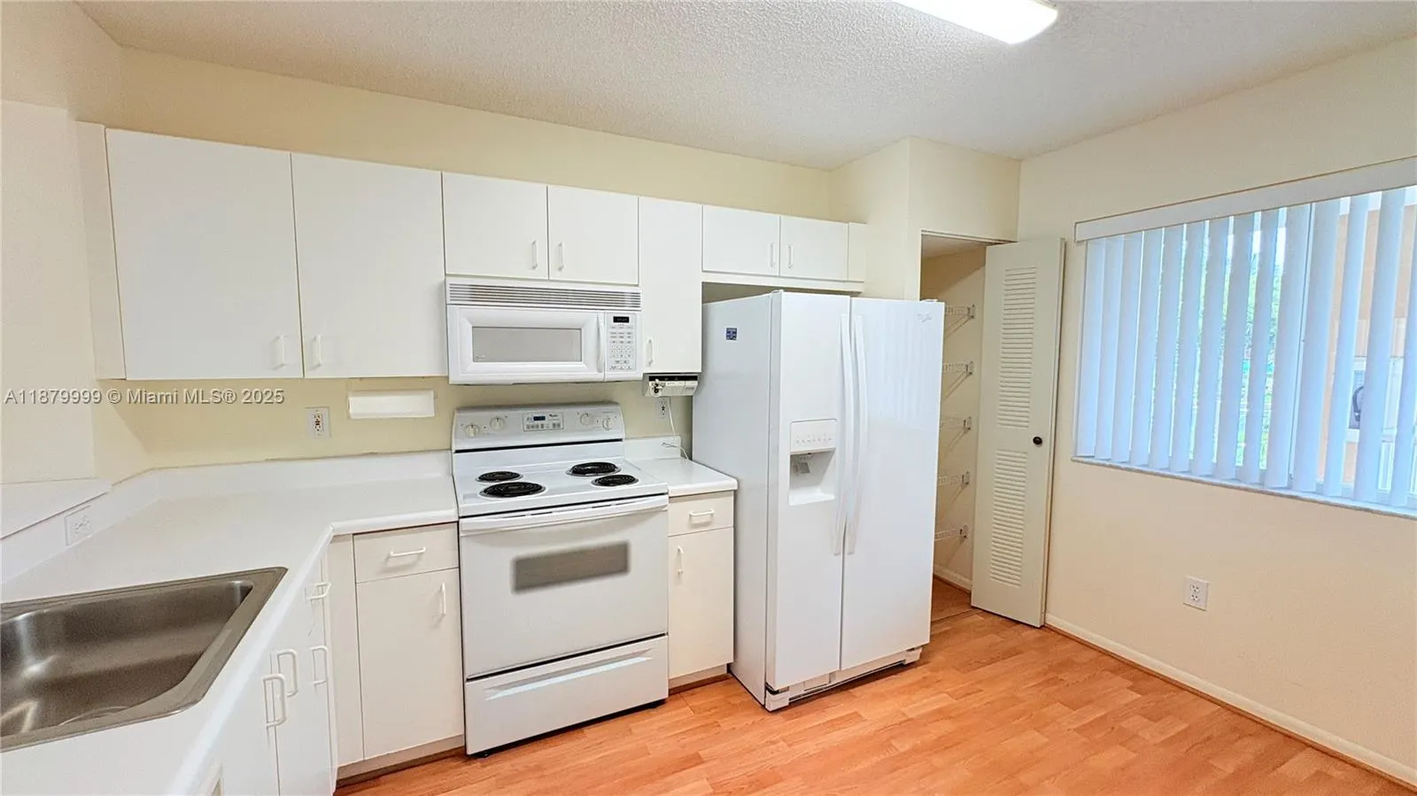 9560 Weldon Cir, #J208