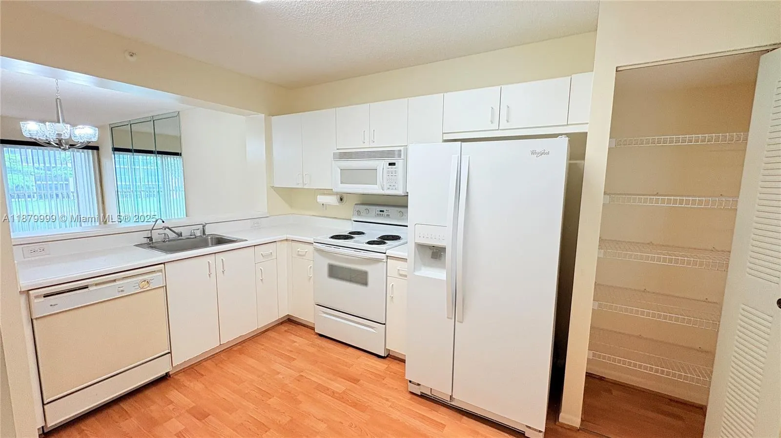 9560 Weldon Cir, #J208