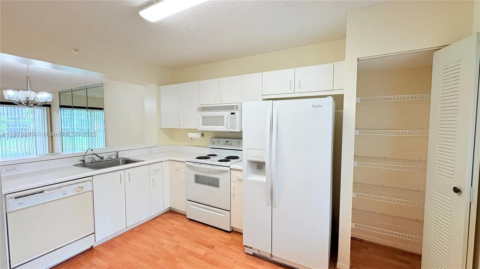 9560 Weldon Cir, #J208