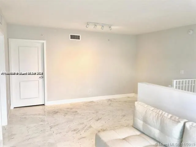 400 Sunny Isles Blvd, #103