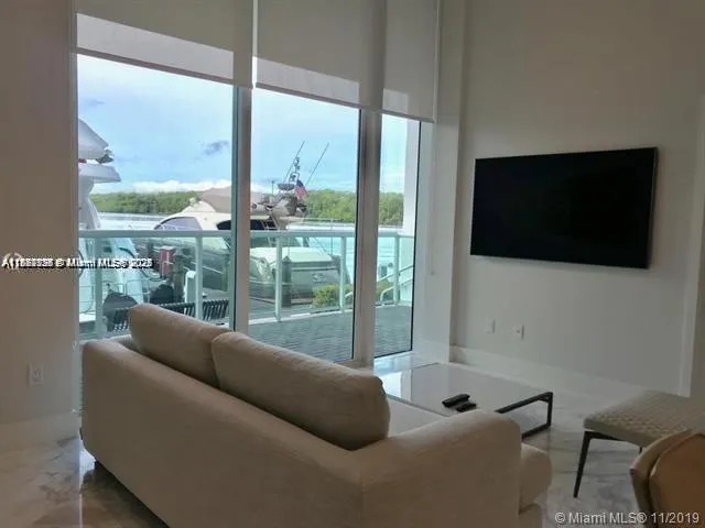 400 Sunny Isles Blvd, #103
