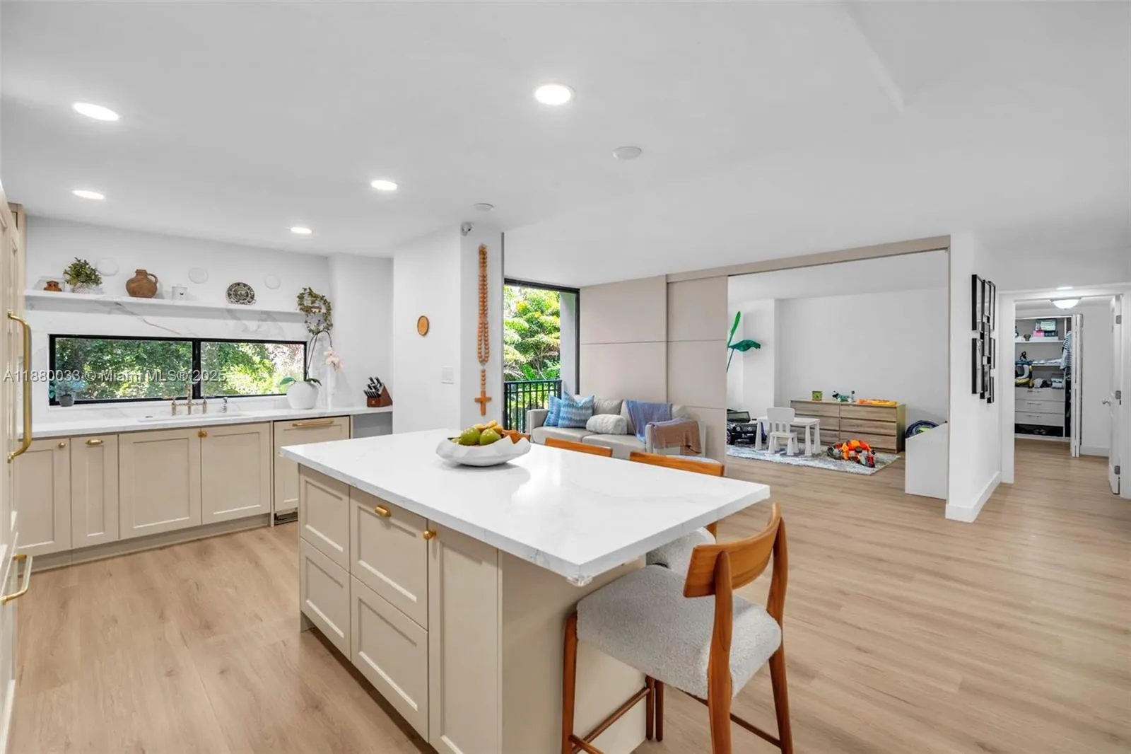 17021 N Bay Rd, #206