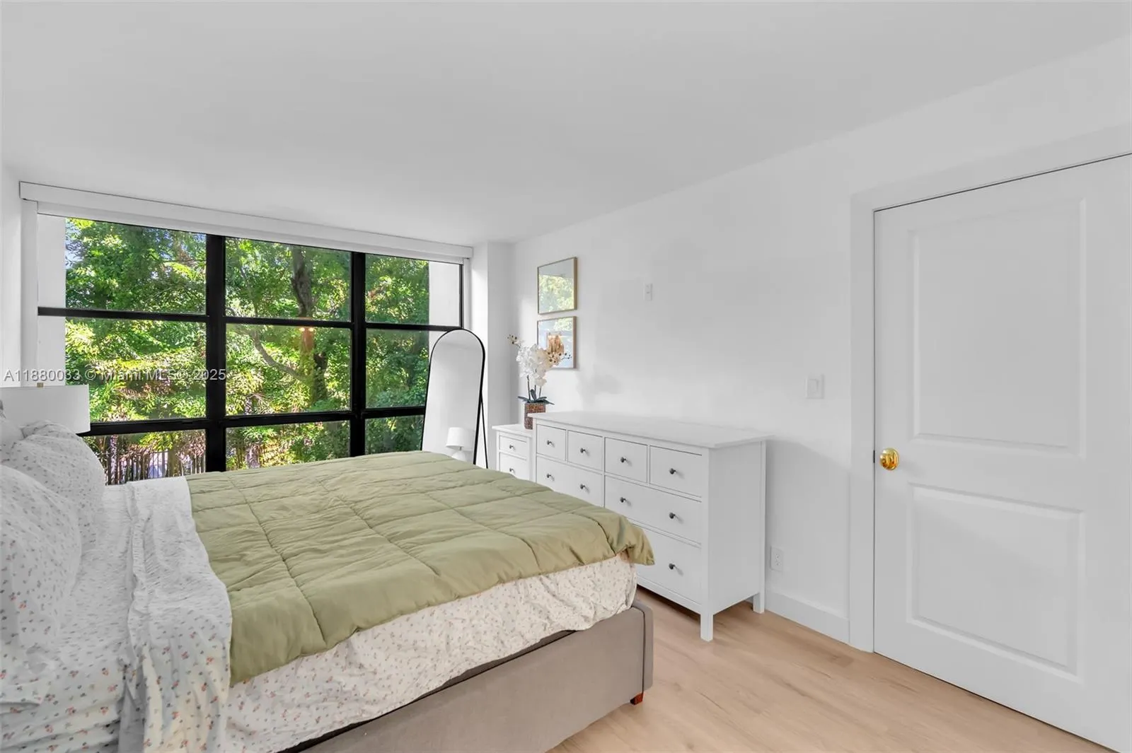 17021 N Bay Rd, #206