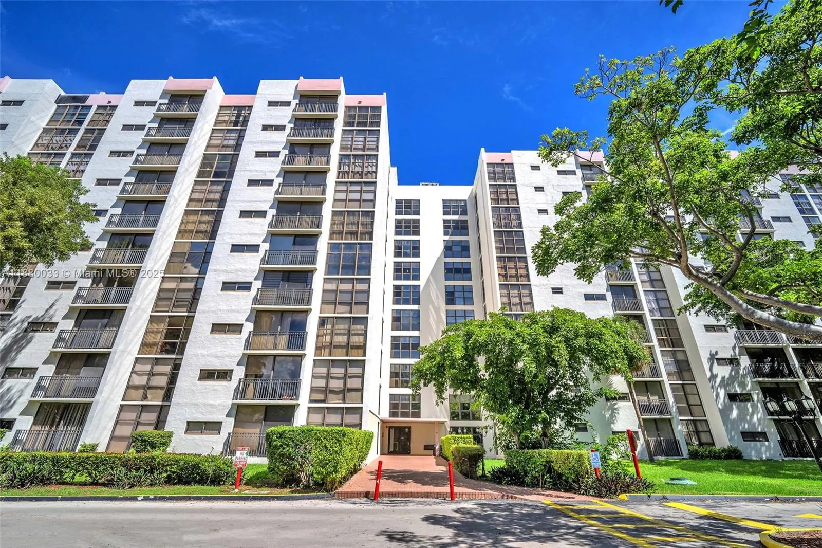 17021 N Bay Rd, #206