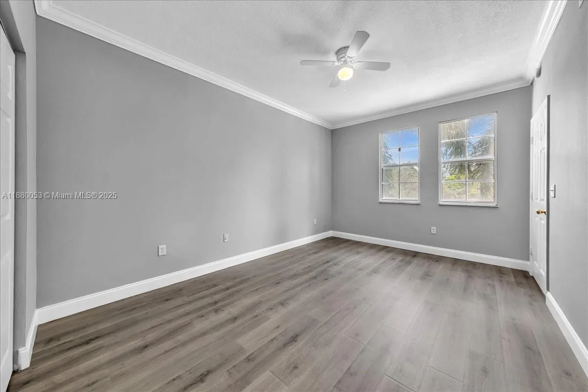 533 NE 3rd Ave, #304