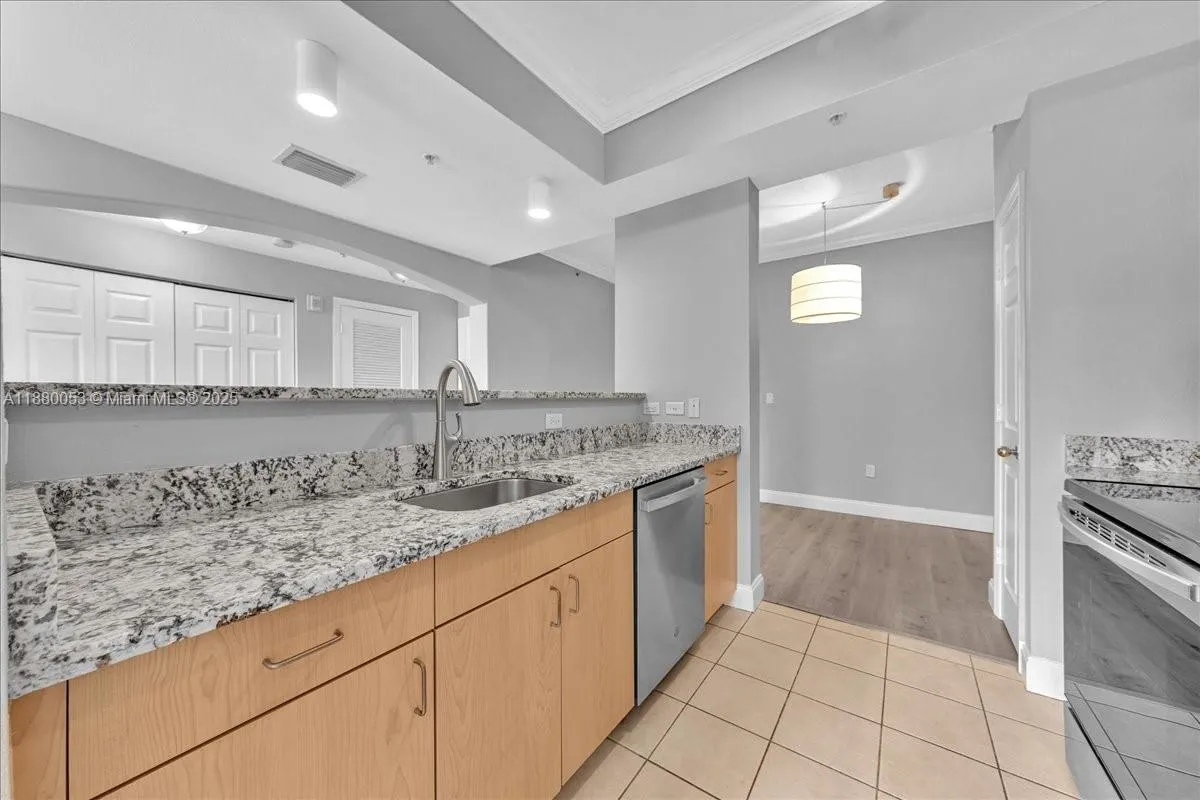 533 NE 3rd Ave, #304
