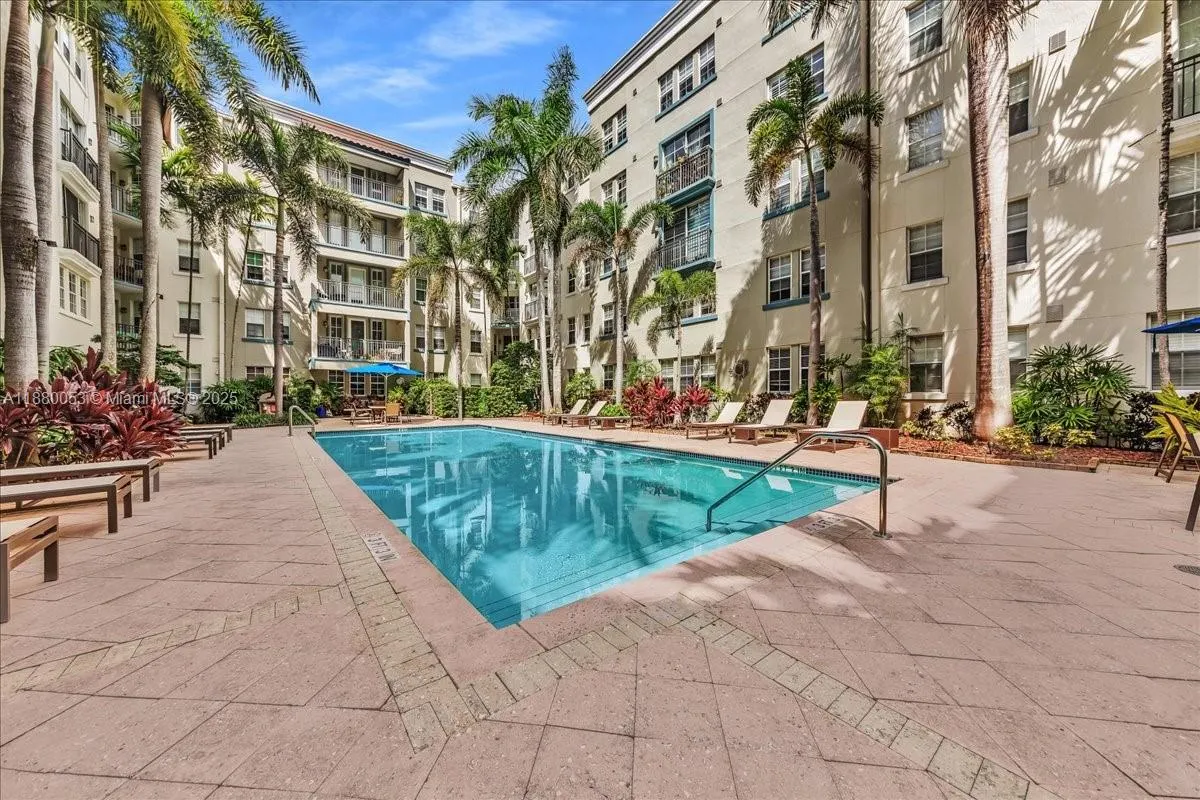 533 NE 3rd Ave, #304