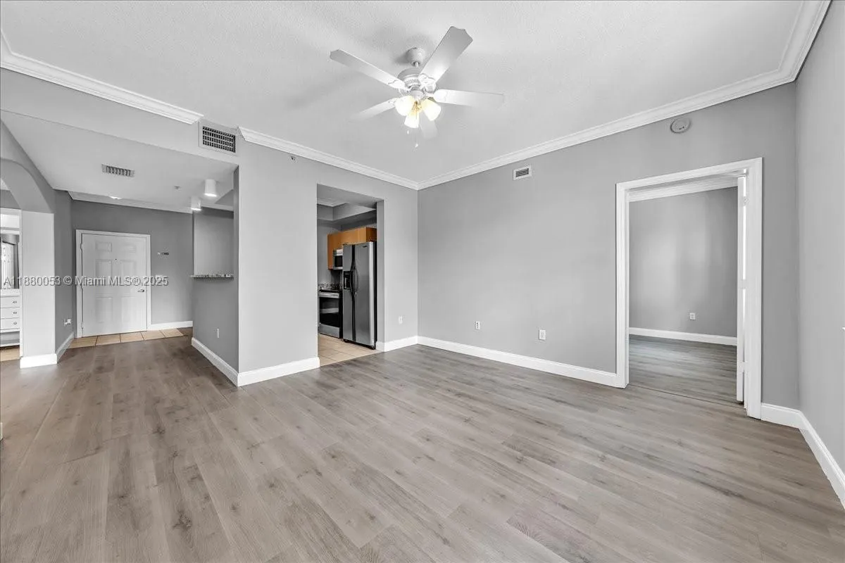 533 NE 3rd Ave, #304