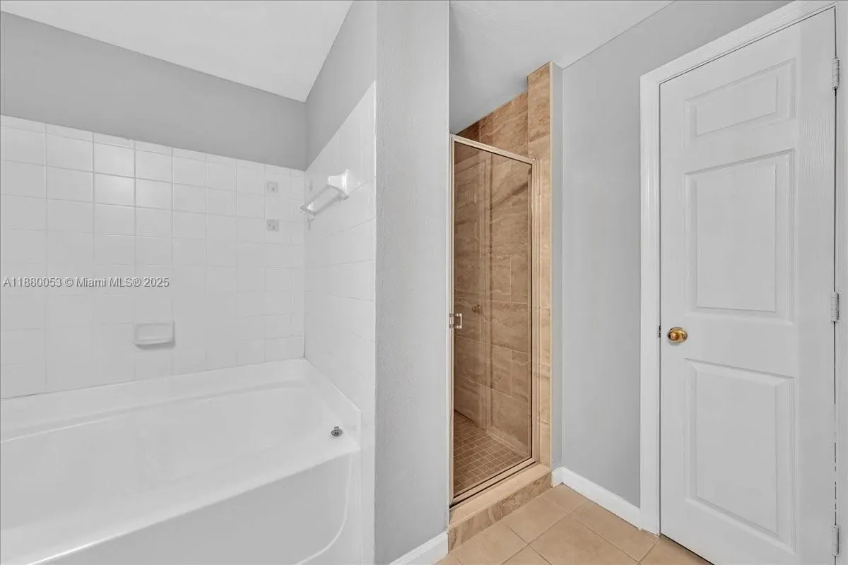 533 NE 3rd Ave, #304