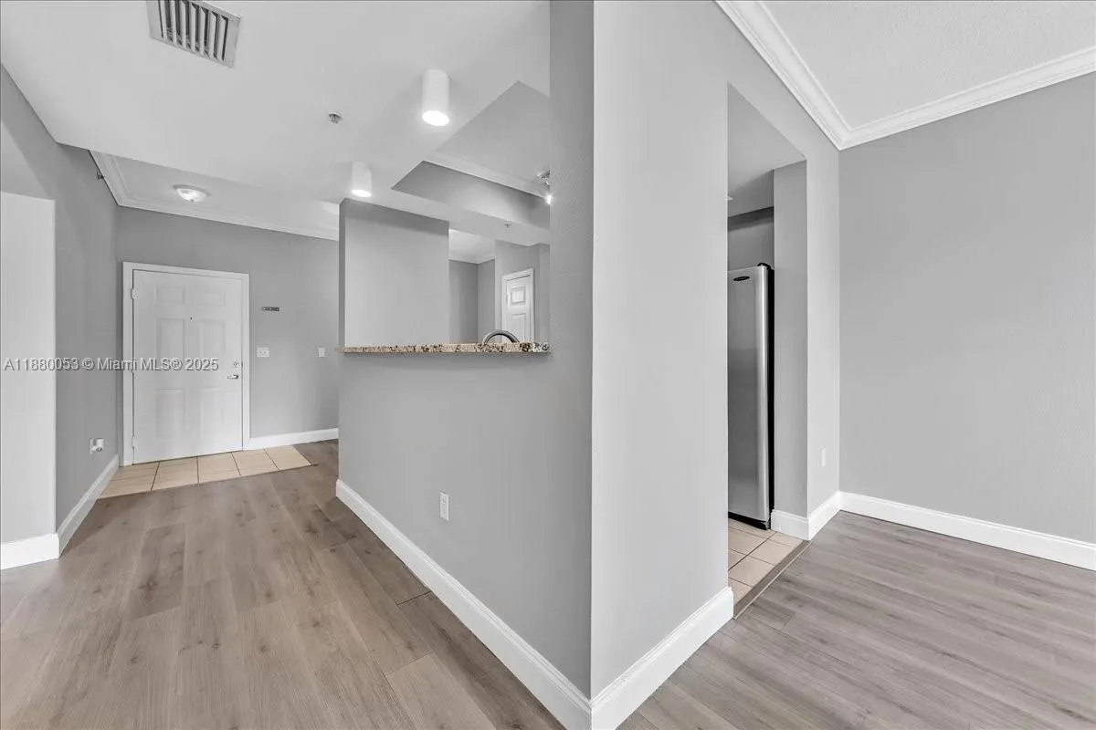 533 NE 3rd Ave, #304