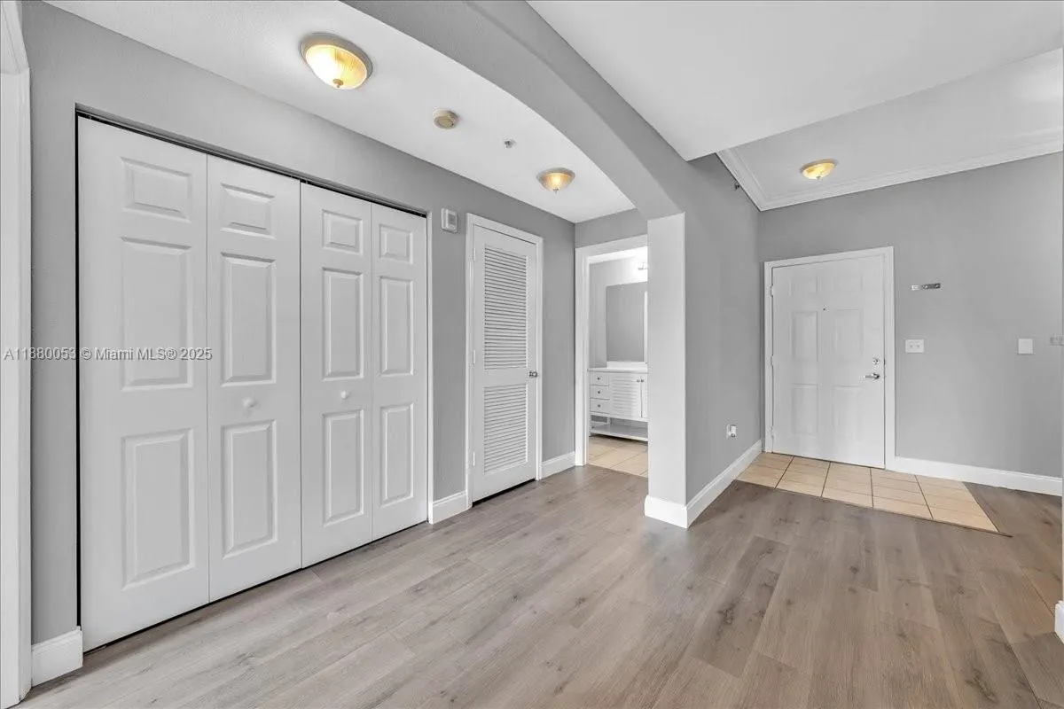 533 NE 3rd Ave, #304