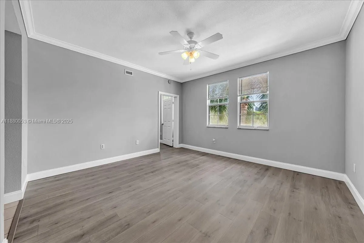 533 NE 3rd Ave, #304