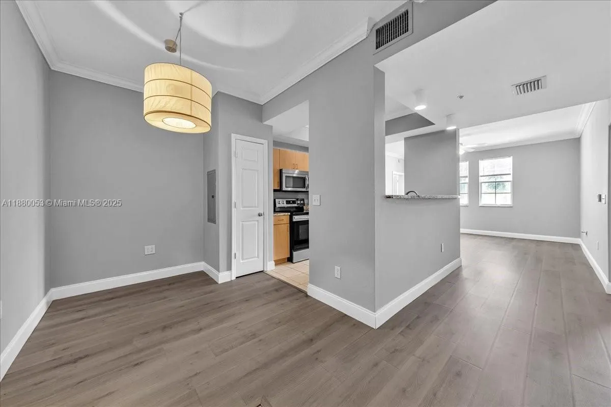 533 NE 3rd Ave, #304