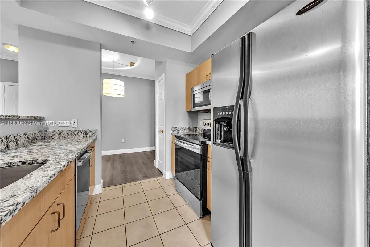 533 NE 3rd Ave, #304
