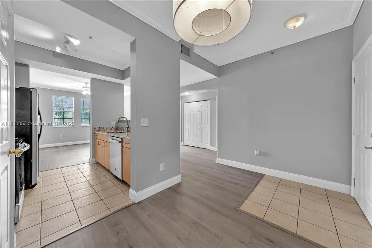 533 NE 3rd Ave, #304