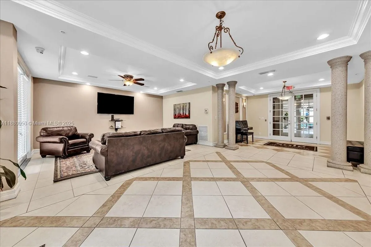 533 NE 3rd Ave, #304